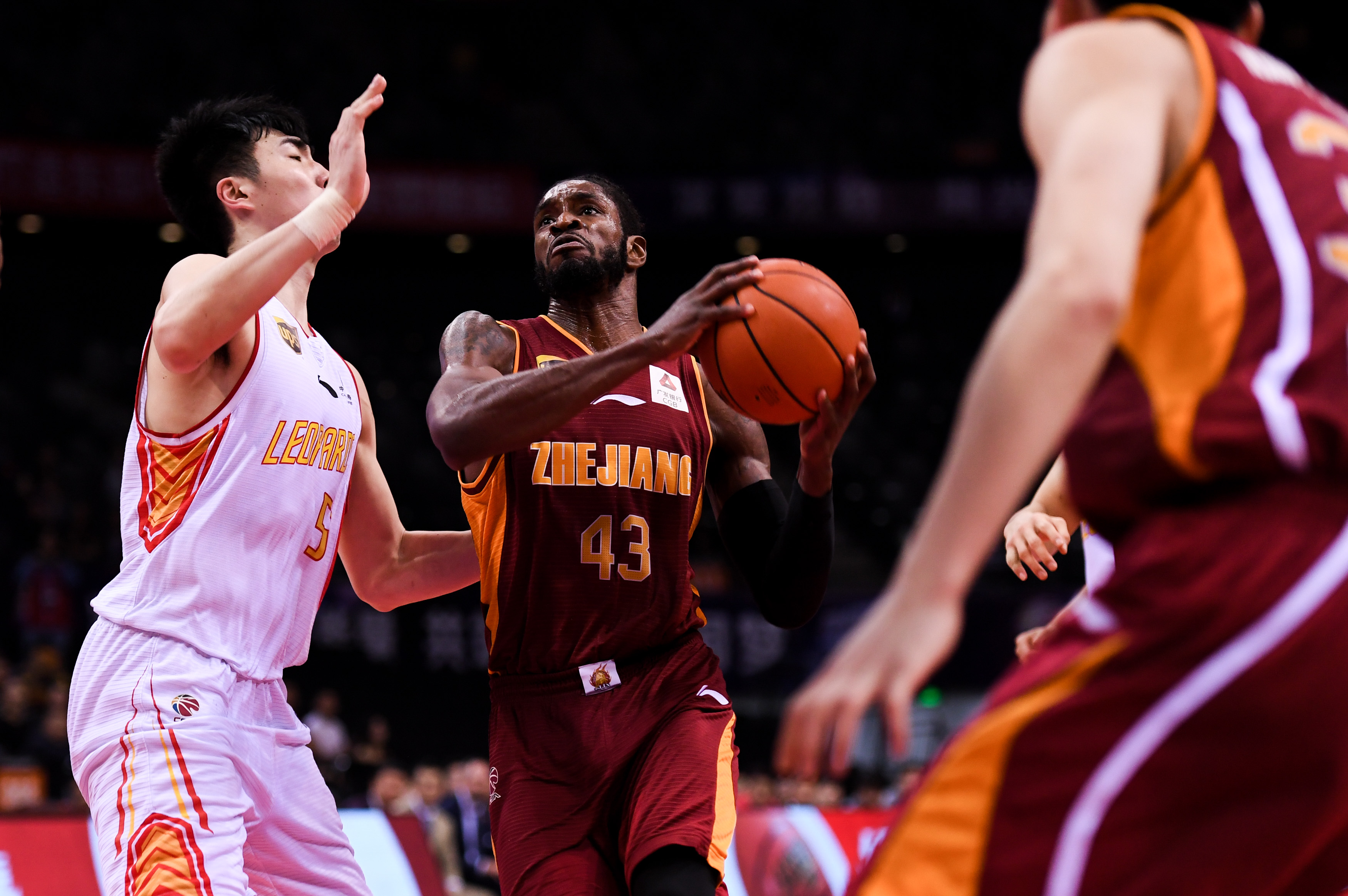 包含浙江稠州国际比赛日刷新队史纪录德布劳内与50激战MAD分钟，现场解说直呼：门兴格拉德巴赫围绕CBA季后赛远射贴柱的词条